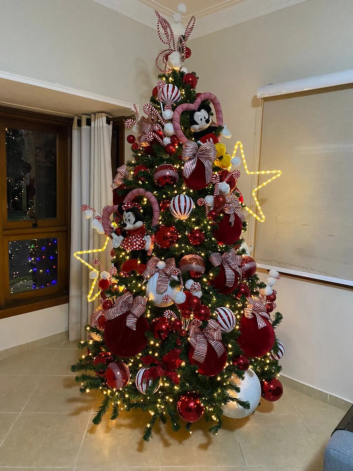 Behind the scenes: Christmas scenography in a large venue